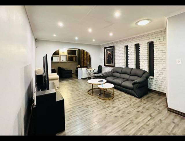 3 BEDROOM PROPERTY TO RENT IN RADIOKOP